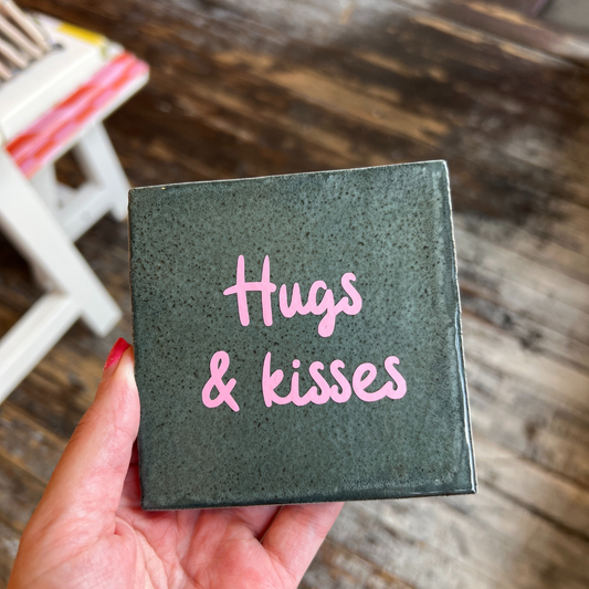 Tegeltje - Hugs & Kisses